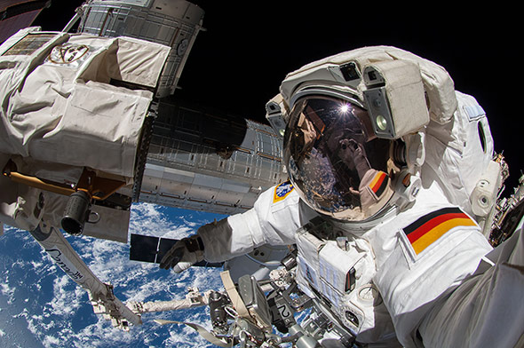 ESA-Astronaut Alexander Gerst bei einem Außeneinsatz an der ISS im Sommer 2014