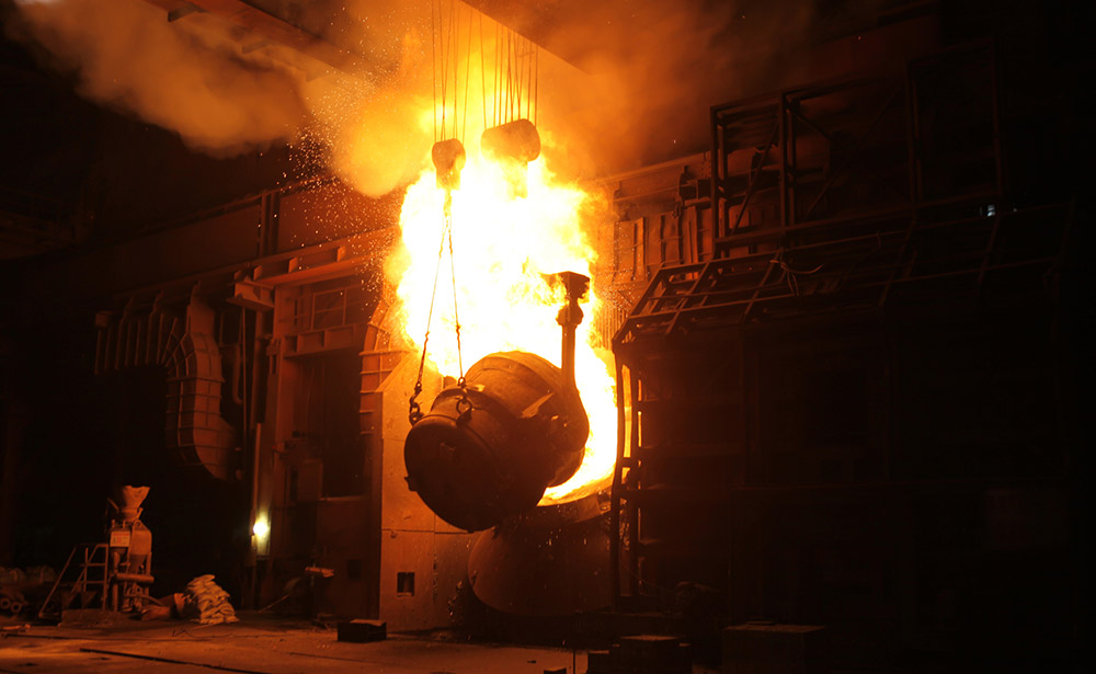 Einige Industriezweige wie die Stahlindustrie sind besonders CO2-intensiv und nicht auf die Schnelle umstellbar. <span class="img-copyright">© Frankhuang/ Getty images</span>