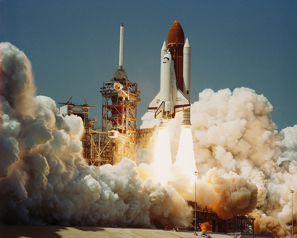 Tribut im Weltall: Space Shuttle "Challenger" beim Start zur ersten Mission am 4. April 1983