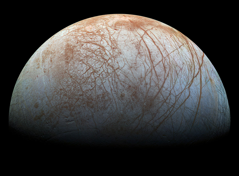 Gezeitenkräfte des Jupiter erzeugen genug Wärme, um unter der Eiskruste des Monds Europa einen Ozean aus flüssigem Wasser zu schaffen. <span class="img-copyright">© NASA/ JPL-Caltech / SETI Institute</span>
