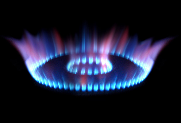 Gasflamme: Erdgas ist ein wichtiger Energieträger - Fracking soll neue Vorräte erschließen.