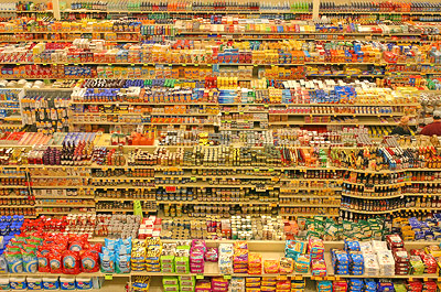 Supermarkt - eine Fülle von Lebensmitteln.