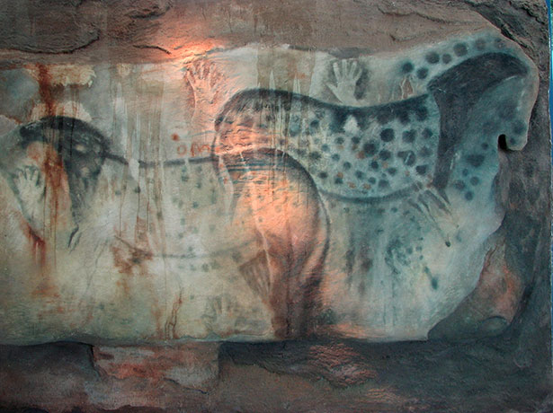 Abbbildungen gefleckter Pferde in der Höhle von Pech-Merle (Reproduktion)
