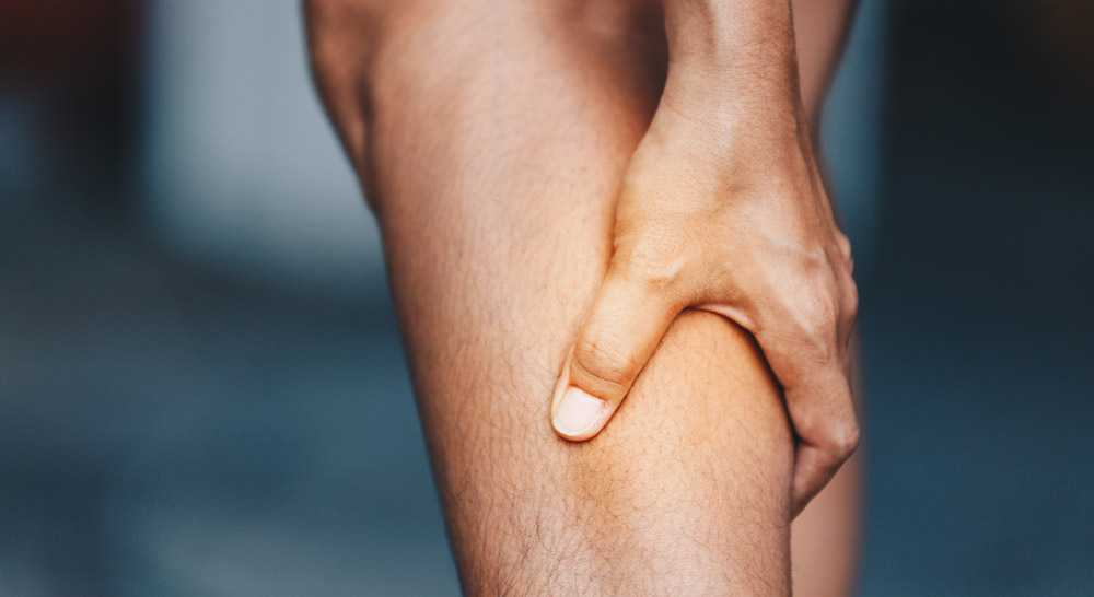 Muskelkrämpfe plagen fast jeden. Aber was ist ihre Ursache? Und was hilft? © Anut21ng/ Getty images