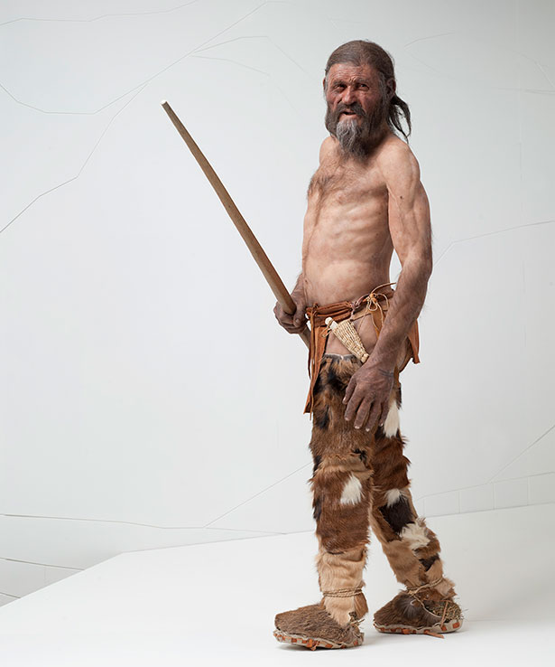 Eher schmächtig: Ötzi war zu Lebzeiten nur rund 1,60 Meter groß - hier eine Rekonstruktion