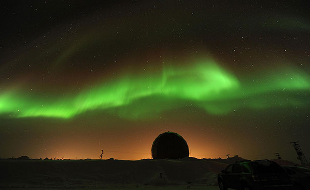 Polarlichter sind fazinierende Leuchterscheinungen der Atmosphäre. Doch was hinter ihnen steckt, ist noch immer nicht komplett enträtselt.