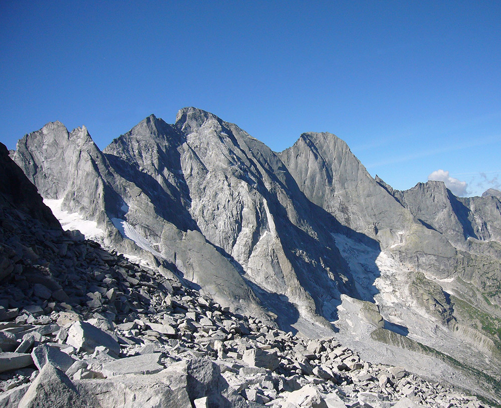 <span class="img-caption">Gipfel des Piz Cengalo vor dem Felssturz.</span> <span class="img-copyright">© Anidaat/<a href="http://creativecommons.org/licenses/by/4.0" target="_blank" rel="noopener noreferrer">CC-by-sa 4.0</a></span>