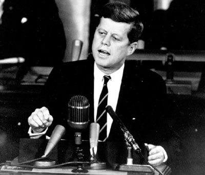 John F. Kennedy 1961 bei seiner Rede vor dem Kongress