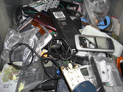 Elektroschrott - und vor allem Handys - enthalten viele wertvolle Edel- und Seltenerdmetalle