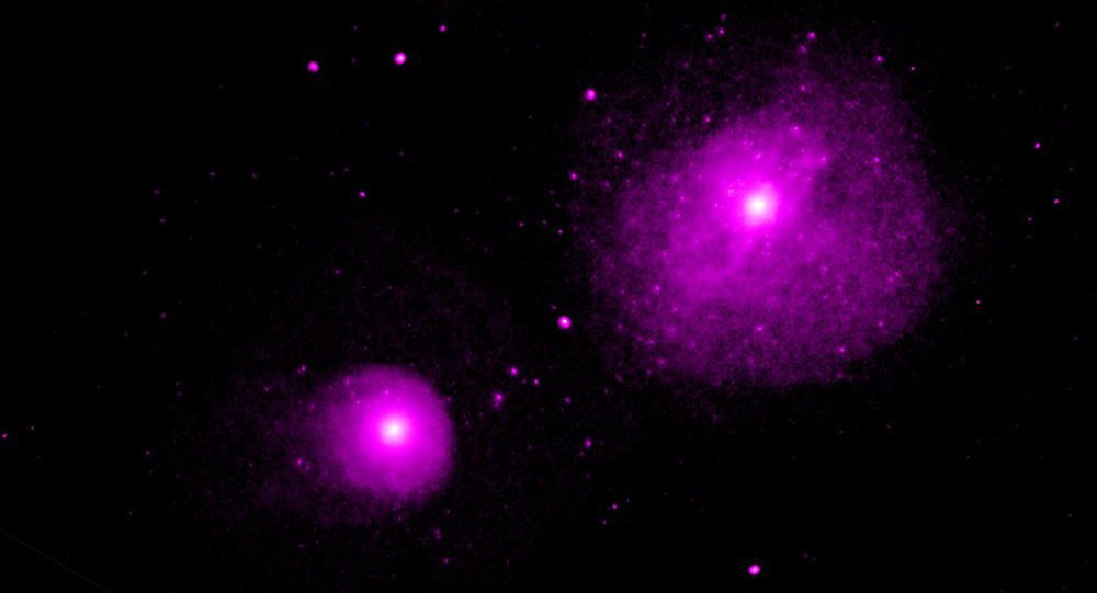 Röntgenstrahlung im All: Diese Aufnahme des Chandra-Teleskops zeigt mehrere Röntgenquellen im Fornax-Galaxienhaufen. <span class="img-copyright">© NASA/ CXC, McGill University/ X. Jin et al.</span>