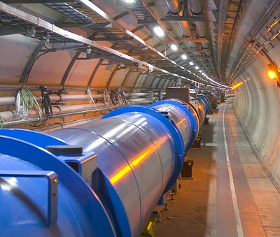 Blick in den Tunnel des LHC mit dem Beschleunigerring