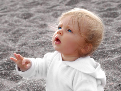 Menschliche Kleinkinder nutzen hinweisende Gesten schon ab neun Monaten