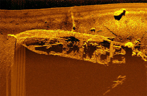 Hochauflösendes Sonarbild eines vor Spitzbergen gesunkenen Schiffswracks, dem Walfänger Figaro