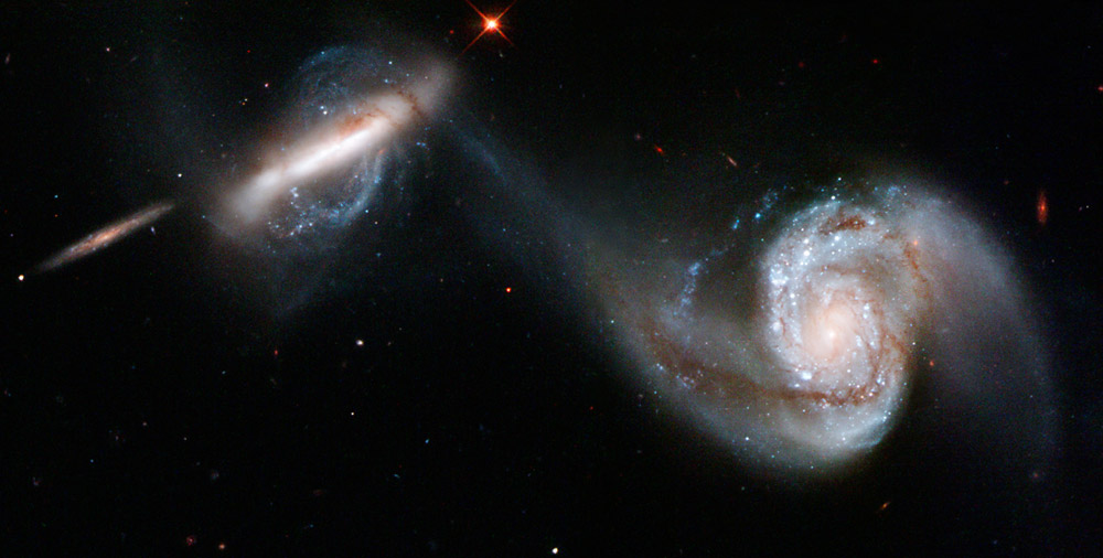 Schwarze Löcher lassen liefern - Extragalaktische Gase sind wichtiges Futter für aktive Galaxienkerne - scinexx.de - scinexx | Das Wissensmagazin