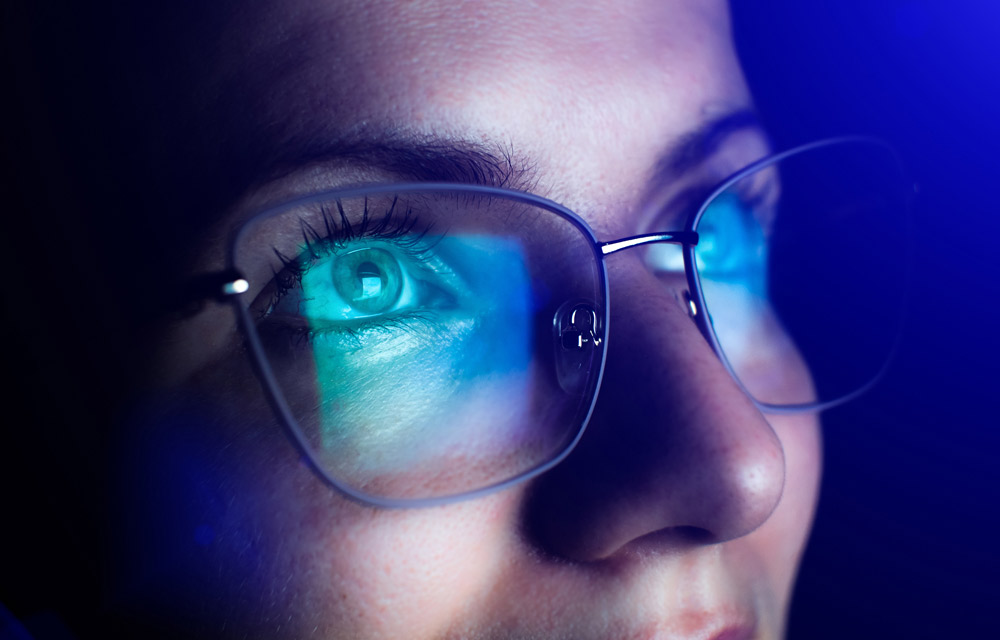 Doch kein Mehrwert durch Bildschirm-Brillen? - Blaulichtfilter helfen weder  gegen Augenermüdung noch Schlafstörungen 
