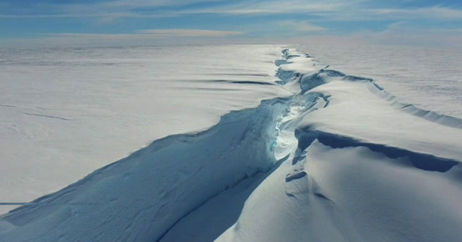 Antarktis: Brunt-Schelfeis kalbt Riesen-Eisberg