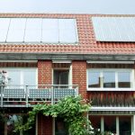 Haus mit Solarmodulen