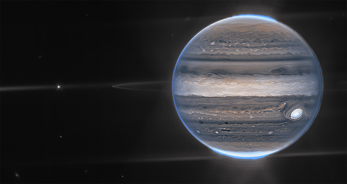 El telescopio James Webb muestra a Júpiter bajo una nueva luz: la imagen infrarroja revela aurora boreal, nubes altas y anillos tenues
