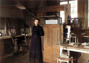 Marie Curie in ihrem Labor