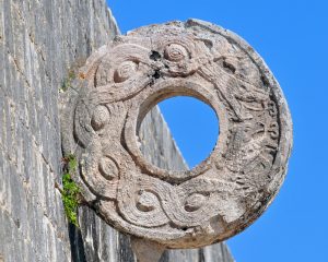 Steinring eines Ballspielplatz der Maya