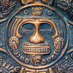 Maya-Relief mit Gesicht