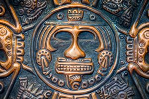Maya-Relief mit Gesicht