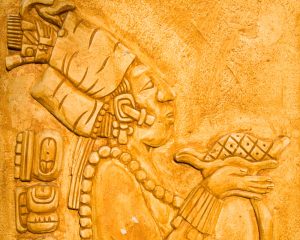 Maya-Relief mit Opfergabe
