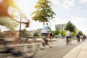 Radfahrer im Stadtverkehr