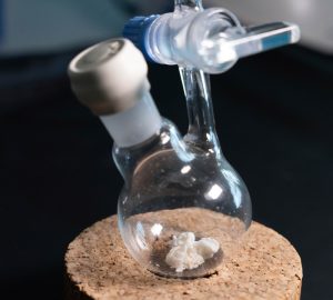 Epifadin in seiner isolierten Reinform in einem Glasgefäß