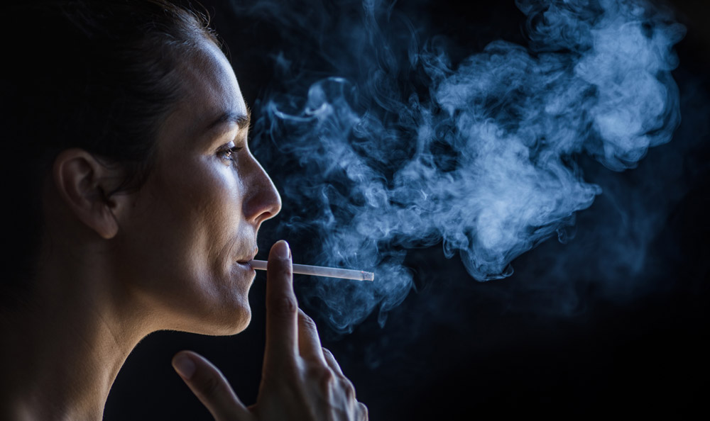 Roken remt de oestrogeenproductie bij vrouwen – een mogelijke verklaring waarom nicotine vrouwen anders beïnvloedt dan mannen