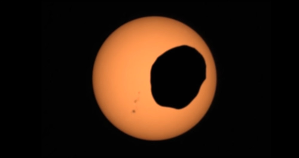 Mars Rover filmuje Mars Moon Eclipse – Perseverance pokazuje Fobosa przechodzącego przed Słońcem z niespotykaną dotąd dokładnością