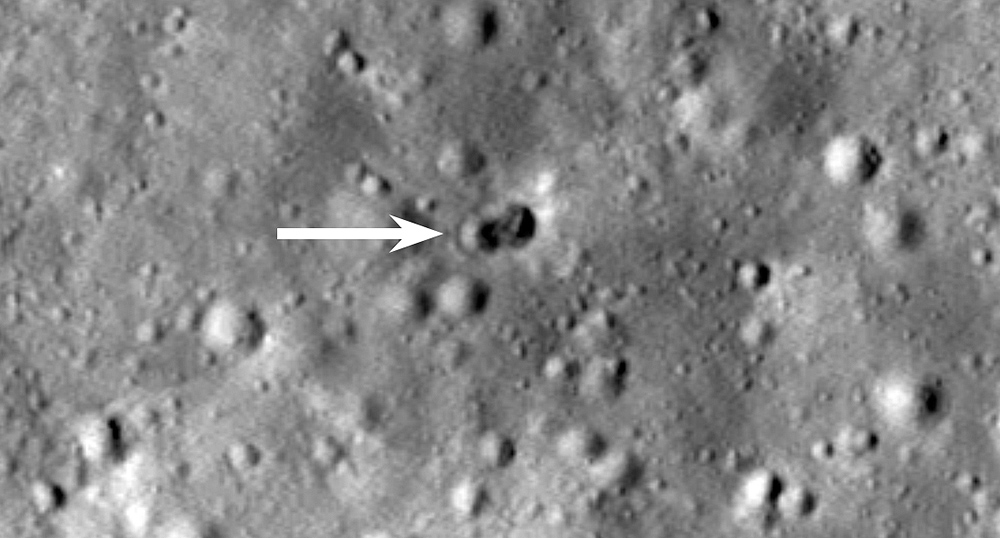 Raketenabsturz-auf-dem-Mond-hinterlie-Doppelkrater