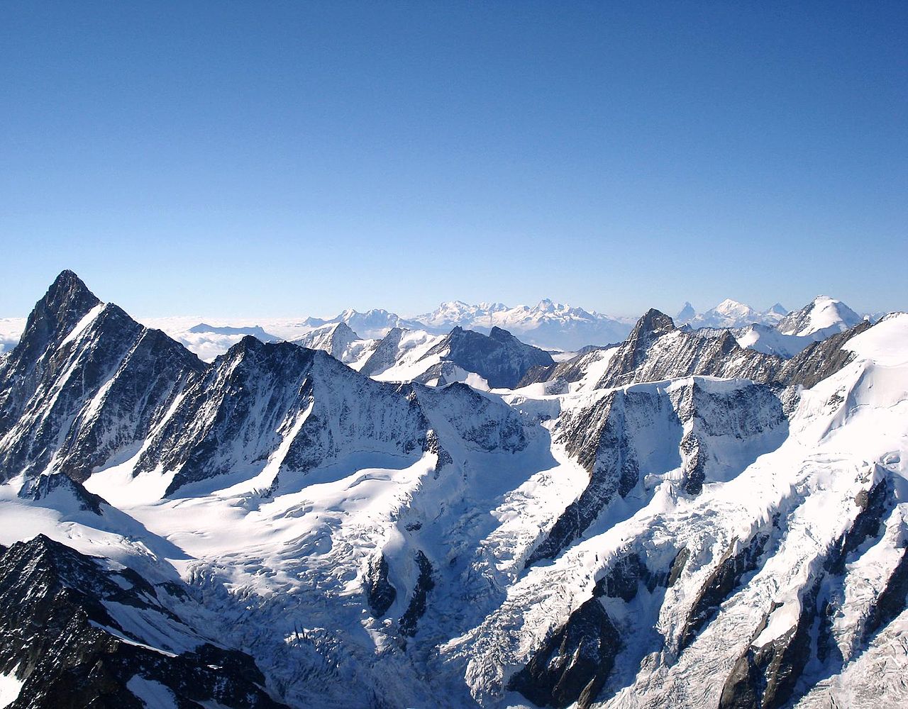 Blick über die Berner Alpen