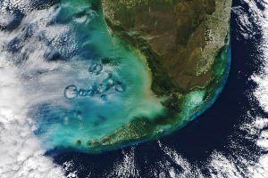 Wolkenlöcher über dem Golf von Mexiko